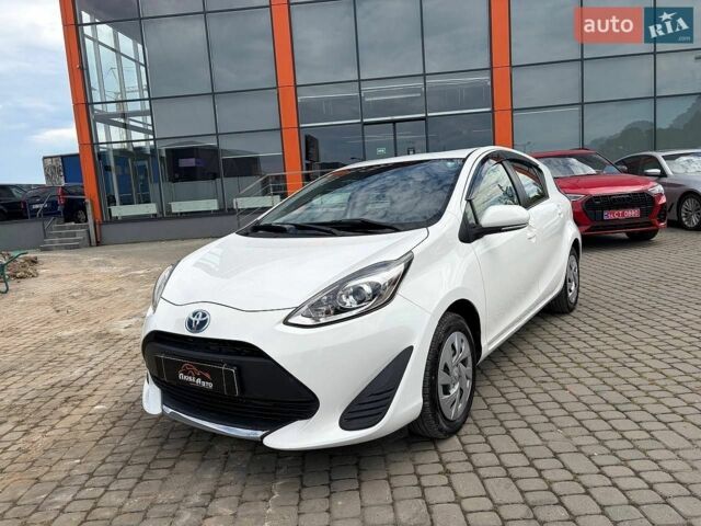 Белый Тойота Aqua, объемом двигателя 1.5 л и пробегом 52 тыс. км за 13900 $, фото 1 на Automoto.ua