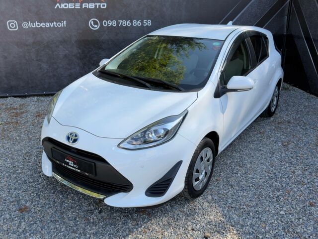 Белый Тойота Aqua, объемом двигателя 1.5 л и пробегом 60 тыс. км за 13900 $, фото 1 на Automoto.ua