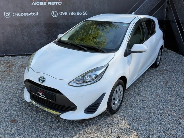 Белый Тойота Aqua, объемом двигателя 1.5 л и пробегом 60 тыс. км за 13900 $, фото 1 на Automoto.ua