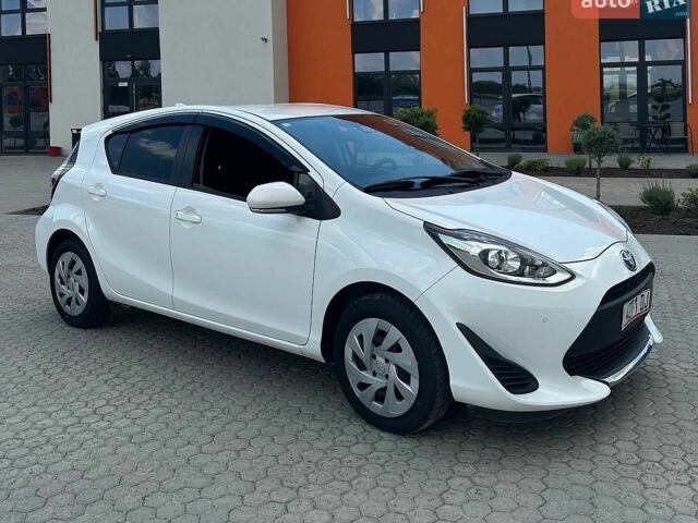 Білий Тойота Aqua, об'ємом двигуна 1.5 л та пробігом 72 тис. км за 13900 $, фото 1 на Automoto.ua