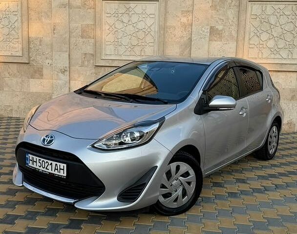 Белый Тойота Aqua, объемом двигателя 1.5 л и пробегом 75 тыс. км за 13300 $, фото 1 на Automoto.ua