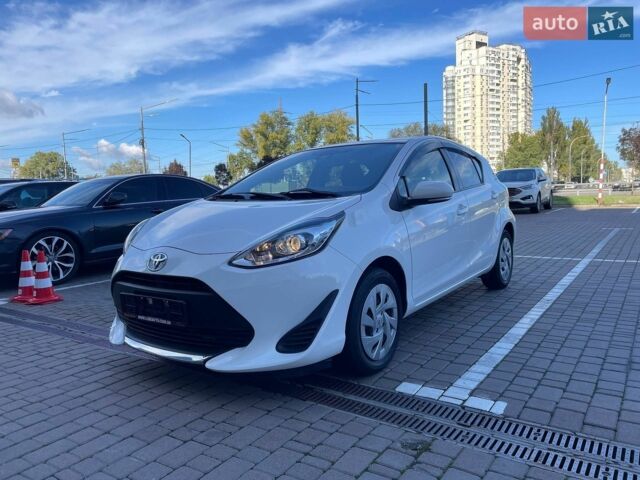 Білий Тойота Aqua, об'ємом двигуна 1.5 л та пробігом 56 тис. км за 13900 $, фото 1 на Automoto.ua