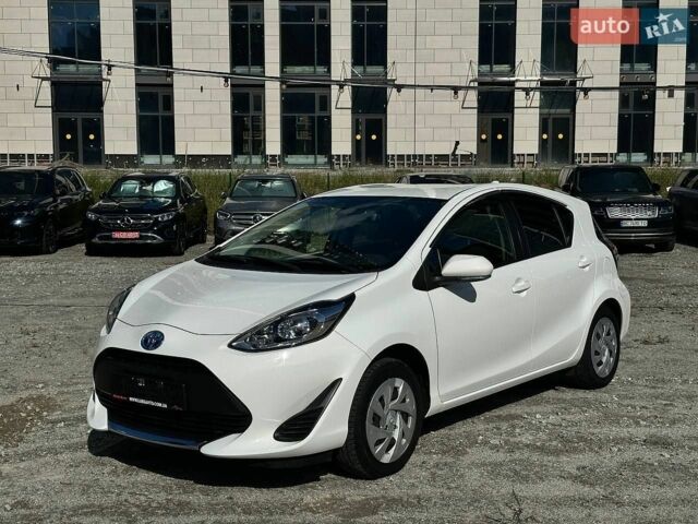 Белый Тойота Aqua, объемом двигателя 1.5 л и пробегом 56 тыс. км за 13900 $, фото 1 на Automoto.ua