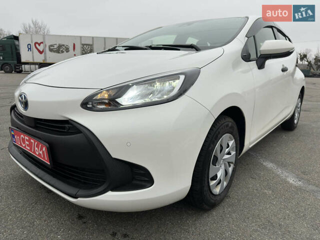 Білий Тойота Aqua, об'ємом двигуна 1.5 л та пробігом 58 тис. км за 17900 $, фото 1 на Automoto.ua