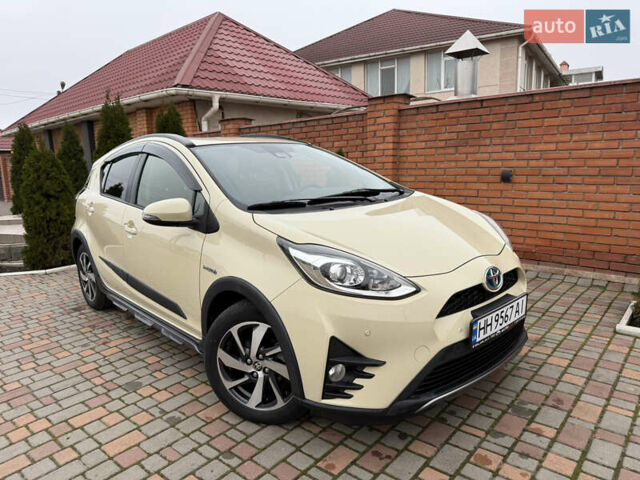 Бежевый Тойота Aqua, объемом двигателя 1.5 л и пробегом 90 тыс. км за 13700 $, фото 1 на Automoto.ua