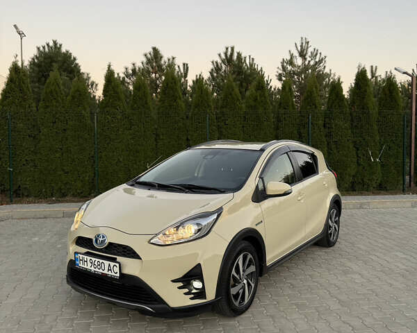 Бежевий Тойота Aqua, об'ємом двигуна 1.5 л та пробігом 79 тис. км за 13900 $, фото 1 на Automoto.ua