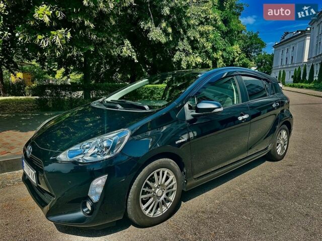 Черный Тойота Aqua, объемом двигателя 1.5 л и пробегом 99 тыс. км за 12900 $, фото 1 на Automoto.ua