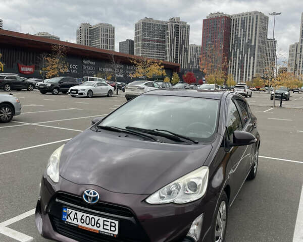 Фиолетовый Тойота Aqua, объемом двигателя 1.5 л и пробегом 83 тыс. км за 11900 $, фото 1 на Automoto.ua