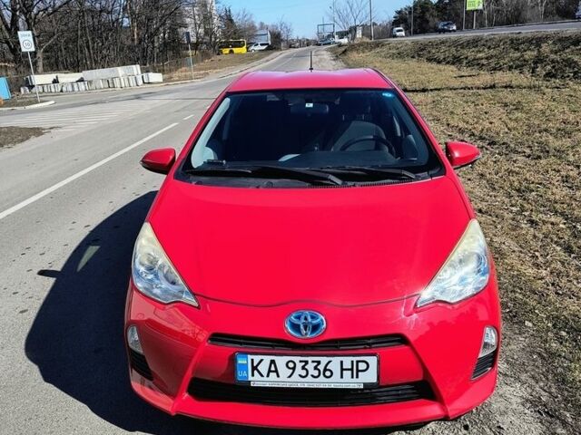 Червоний Тойота Aqua, об'ємом двигуна 1.5 л та пробігом 125 тис. км за 8500 $, фото 1 на Automoto.ua