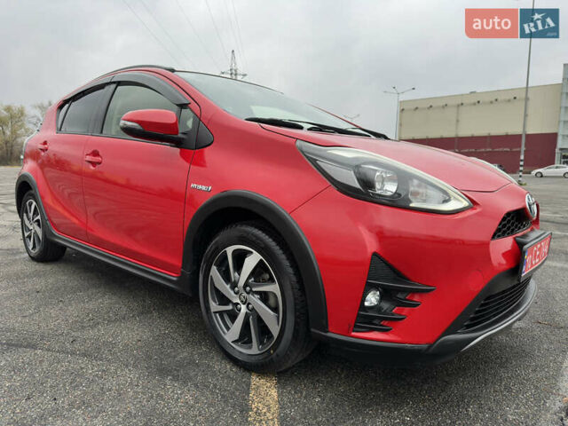 Красный Тойота Aqua, объемом двигателя 1.5 л и пробегом 79 тыс. км за 13700 $, фото 1 на Automoto.ua