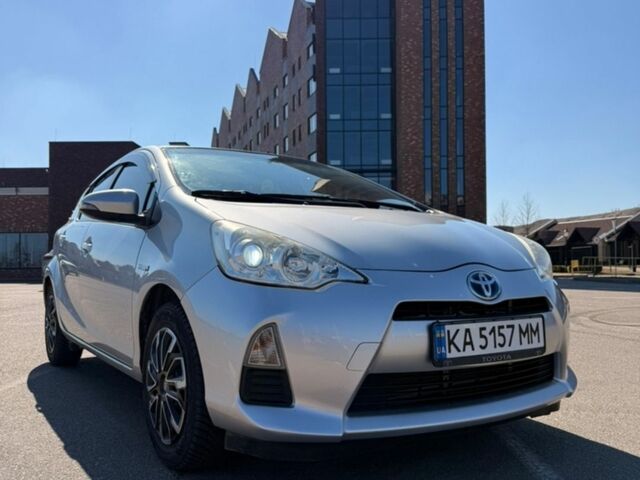 Сірий Тойота Aqua, об'ємом двигуна 1.5 л та пробігом 117 тис. км за 9500 $, фото 1 на Automoto.ua
