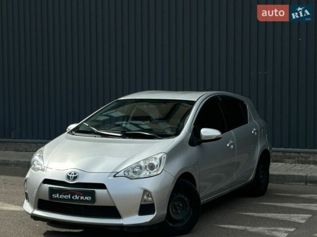 Серый Тойота Aqua, объемом двигателя 1.5 л и пробегом 125 тыс. км за 8699 $, фото 1 на Automoto.ua