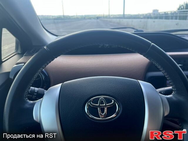 Серый Тойота Aqua, объемом двигателя 1.5 л и пробегом 72 тыс. км за 10700 $, фото 1 на Automoto.ua