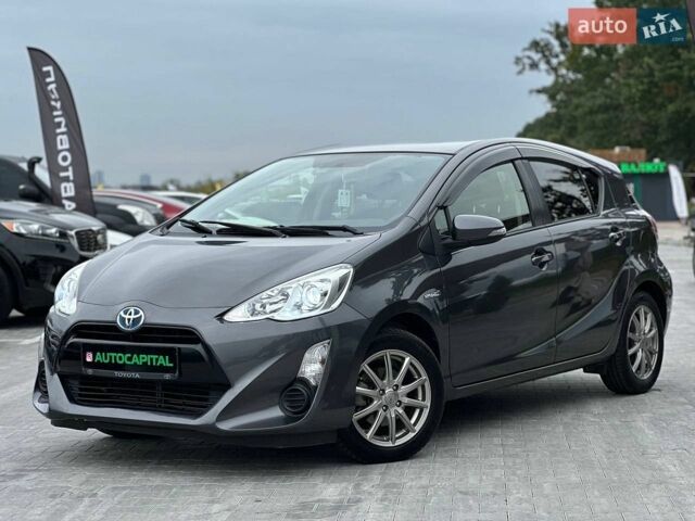 Серый Тойота Aqua, объемом двигателя 1.5 л и пробегом 94 тыс. км за 10990 $, фото 1 на Automoto.ua