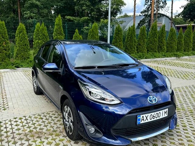Серый Тойота Aqua, объемом двигателя 2.5 л и пробегом 42 тыс. км за 13600 $, фото 1 на Automoto.ua
