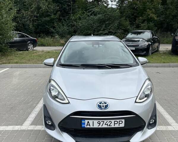 Сірий Тойота Aqua, об'ємом двигуна 1.5 л та пробігом 72 тис. км за 12500 $, фото 1 на Automoto.ua