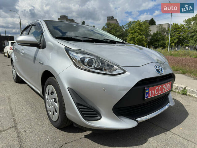 Сірий Тойота Aqua, об'ємом двигуна 1.5 л та пробігом 96 тис. км за 11700 $, фото 1 на Automoto.ua