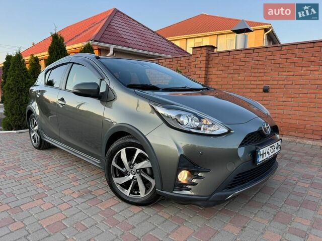 Серый Тойота Aqua, объемом двигателя 1.5 л и пробегом 64 тыс. км за 14700 $, фото 1 на Automoto.ua