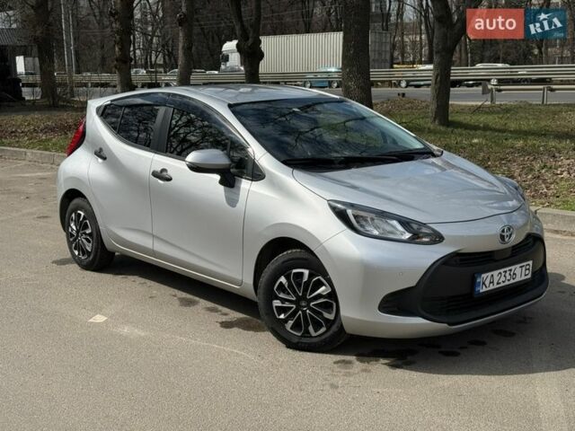Серый Тойота Aqua, объемом двигателя 1.49 л и пробегом 43 тыс. км за 15200 $, фото 1 на Automoto.ua