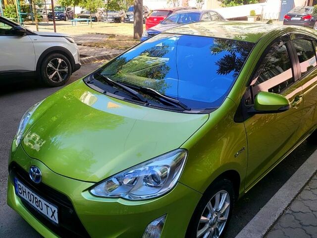 Зелений Тойота Aqua, об'ємом двигуна 1.5 л та пробігом 0 тис. км за 12000 $, фото 1 на Automoto.ua