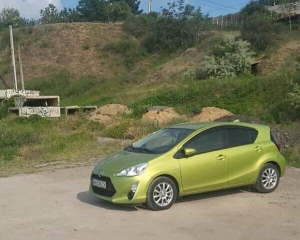 Зелений Тойота Aqua, об'ємом двигуна 1.5 л та пробігом 126 тис. км за 12000 $, фото 1 на Automoto.ua