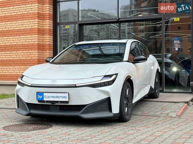 Белый Тойота bZ3, объемом двигателя 0 л и пробегом 85 тыс. км за 20666 $, фото 1 на Automoto.ua