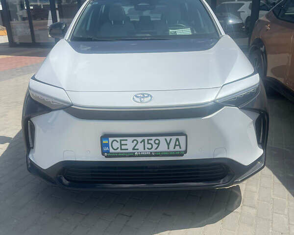 Белый Тойота bZ4X, объемом двигателя 0 л и пробегом 1 тыс. км за 26500 $, фото 1 на Automoto.ua