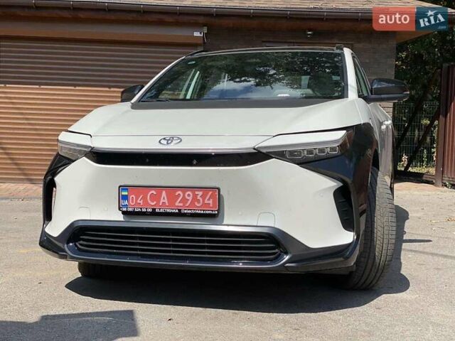 Белый Тойота bZ4X, объемом двигателя 0 л и пробегом 1 тыс. км за 33500 $, фото 1 на Automoto.ua