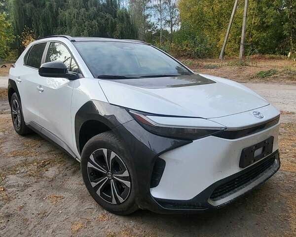 Белый Тойота bZ4X, объемом двигателя 0 л и пробегом 20 тыс. км за 27500 $, фото 1 на Automoto.ua