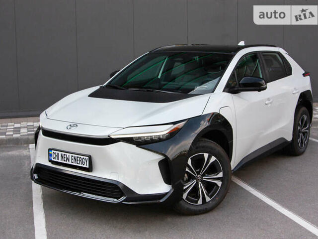 Белый Тойота bZ4X, объемом двигателя 0 л и пробегом 1 тыс. км за 26900 $, фото 1 на Automoto.ua