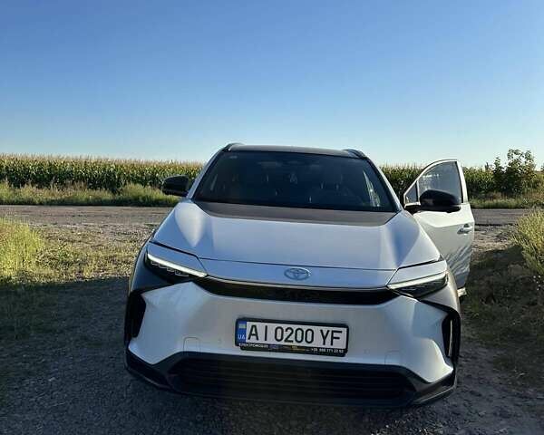 Белый Тойота bZ4X, объемом двигателя 0 л и пробегом 35 тыс. км за 26500 $, фото 1 на Automoto.ua