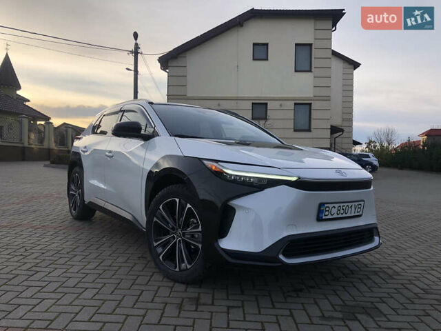 Белый Тойота bZ4X, объемом двигателя 0 л и пробегом 32 тыс. км за 29500 $, фото 1 на Automoto.ua