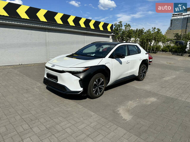 Білий Тойота bZ4X, об'ємом двигуна 0 л та пробігом 1 тис. км за 28000 $, фото 1 на Automoto.ua