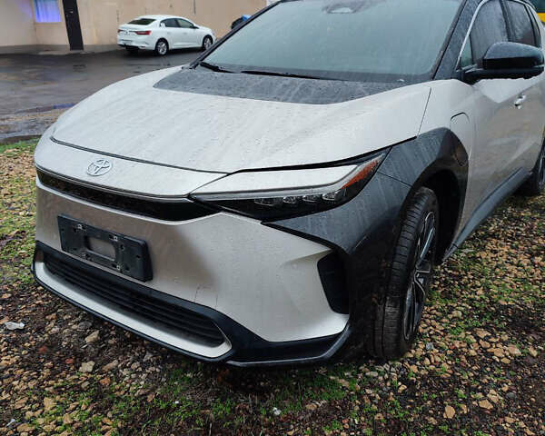 Бежевий Тойота bZ4X, об'ємом двигуна 0 л та пробігом 10 тис. км за 26999 $, фото 1 на Automoto.ua