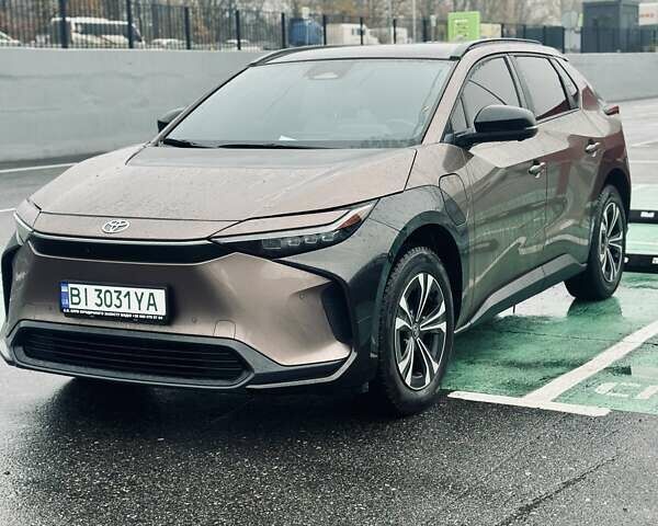 Коричневый Тойота bZ4X, объемом двигателя 0 л и пробегом 29 тыс. км за 23500 $, фото 1 на Automoto.ua