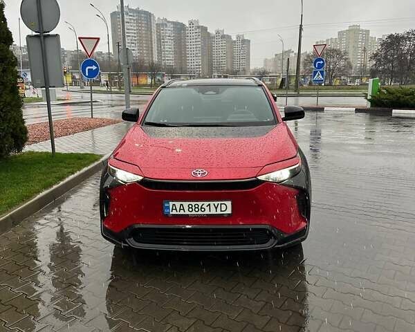 Красный Тойота bZ4X, объемом двигателя 0 л и пробегом 27 тыс. км за 23300 $, фото 1 на Automoto.ua