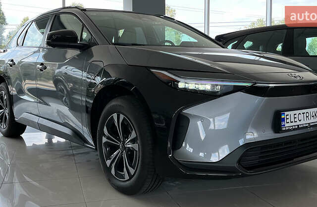 Серый Тойота bZ4X, объемом двигателя 0 л и пробегом 1 тыс. км за 33500 $, фото 1 на Automoto.ua
