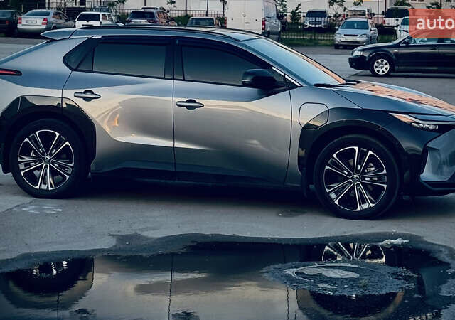 Сірий Тойота bZ4X, об'ємом двигуна 0 л та пробігом 26 тис. км за 26800 $, фото 1 на Automoto.ua