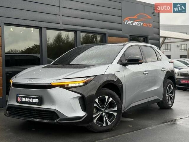 Сірий Тойота bZ4X, об'ємом двигуна 0 л та пробігом 30 тис. км за 29000 $, фото 1 на Automoto.ua