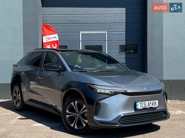 Серый Тойота bZ4X, объемом двигателя 0 л и пробегом 53 тыс. км за 23999 $, фото 1 на Automoto.ua