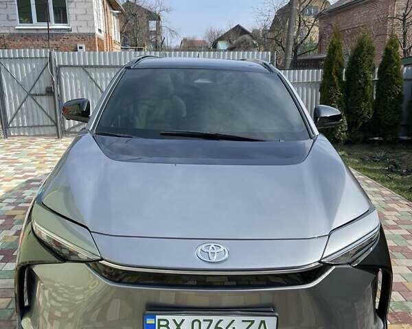 Серый Тойота bZ4X, объемом двигателя 0 л и пробегом 52 тыс. км за 22300 $, фото 1 на Automoto.ua