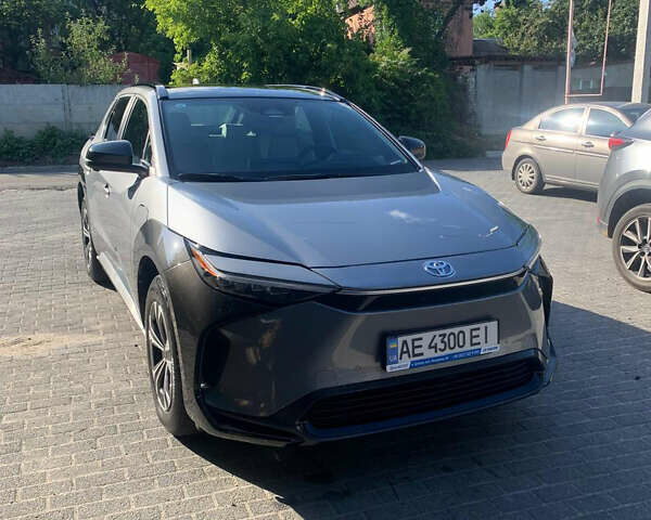 Серый Тойота bZ4X, объемом двигателя 0 л и пробегом 11 тыс. км за 24800 $, фото 1 на Automoto.ua