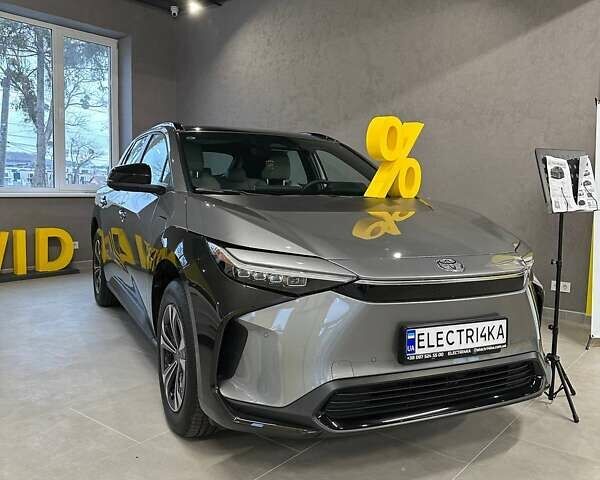 Серый Тойота bZ4X, объемом двигателя 0 л и пробегом 1 тыс. км за 29500 $, фото 1 на Automoto.ua