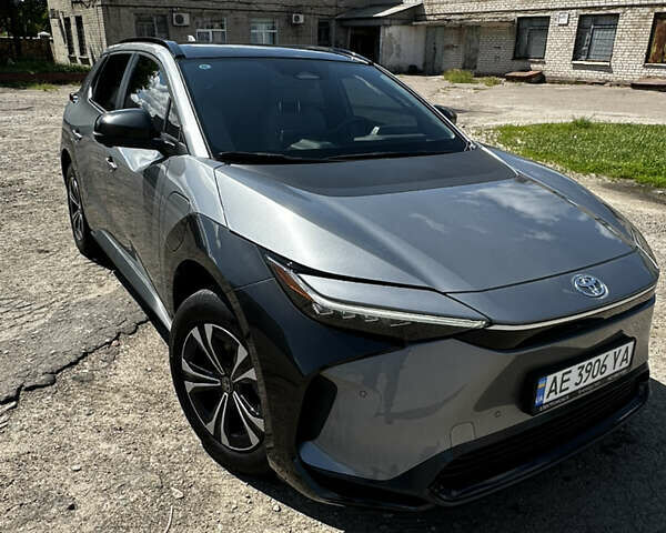 Сірий Тойота bZ4X, об'ємом двигуна 0 л та пробігом 20 тис. км за 25000 $, фото 1 на Automoto.ua