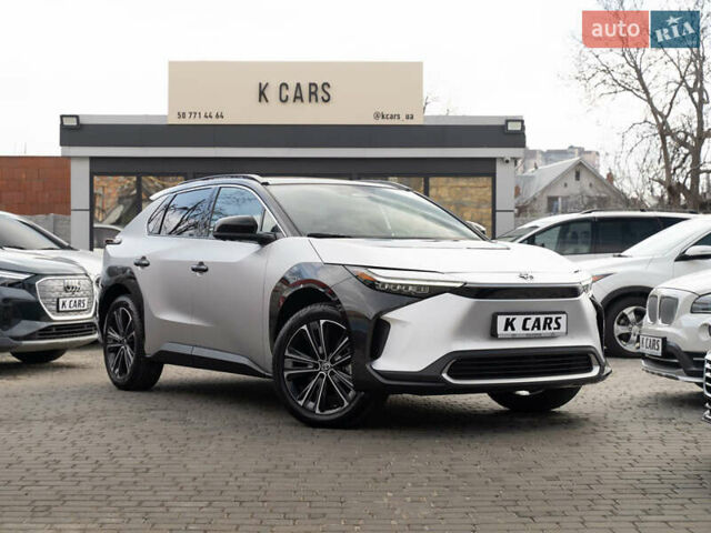 Серый Тойота bZ4X, объемом двигателя 0 л и пробегом 2 тыс. км за 28900 $, фото 1 на Automoto.ua