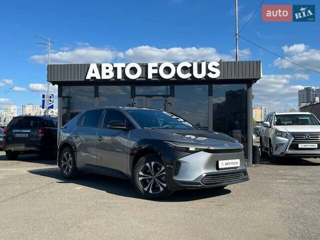 Серый Тойота bZ4X, объемом двигателя 0 л и пробегом 27 тыс. км за 24490 $, фото 1 на Automoto.ua