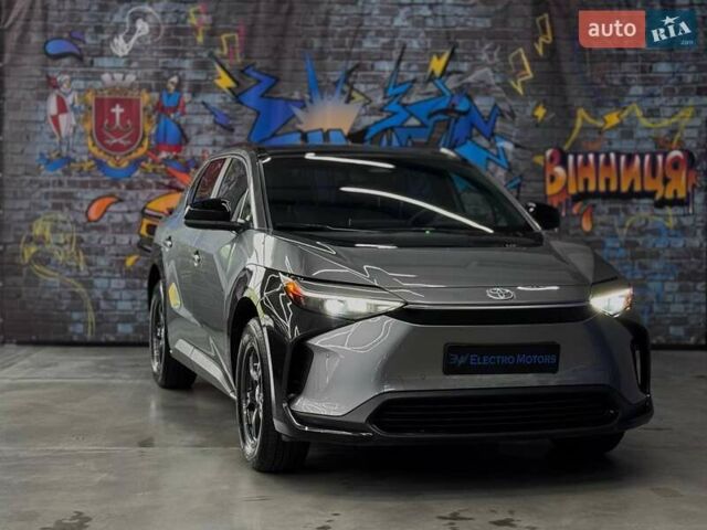 Серый Тойота bZ4X, объемом двигателя 0 л и пробегом 8 тыс. км за 30899 $, фото 1 на Automoto.ua