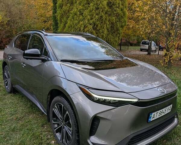 Серый Тойота bZ4X, объемом двигателя 0 л и пробегом 47 тыс. км за 29999 $, фото 1 на Automoto.ua