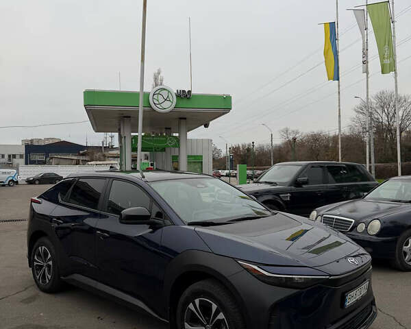Синий Тойота bZ4X, объемом двигателя 0 л и пробегом 22 тыс. км за 30999 $, фото 1 на Automoto.ua