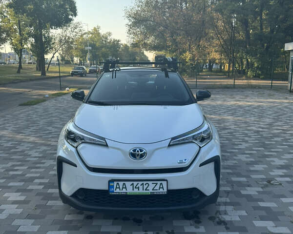 Білий Тойота C-HR EV, об'ємом двигуна 0 л та пробігом 30 тис. км за 18000 $, фото 1 на Automoto.ua